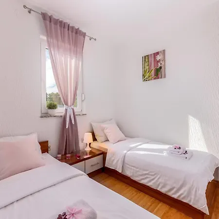 Luxurious Apartment In Kvarner By Sea, Cleaning Included Appartamento