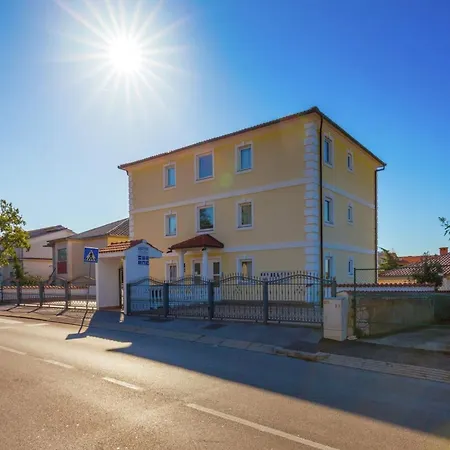 Luxurious Apartment In Kvarner By Sea, Cleaning Included Apartman Crikvenica