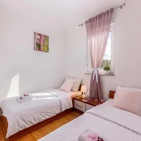 Luxurious Apartment In Kvarner By Sea, Cleaning Included Crikvenica